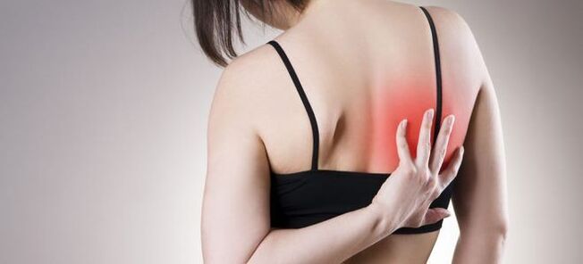 Pastiprinātas muguras sāpes kustībā ir krūšu kurvja osteohondrozes pazīme